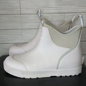 Mens , white , xtratuf deck boots , size 8 , some flaws as shown